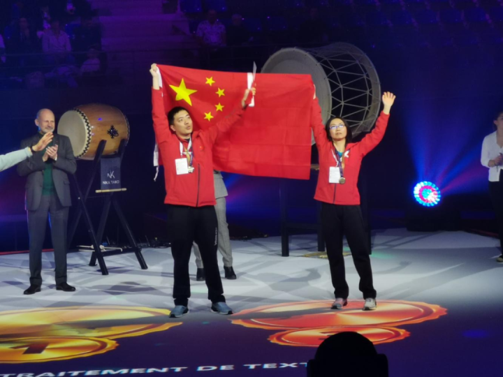 意大利游泳健将勇夺金牌，精湛技艺震撼世界的简单介绍